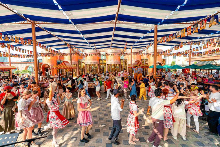 Không khí chơi lễ rộn ràng tại các thủ phủ du lịch “hot” nhất từ Nam chí Bắc ảnh 8