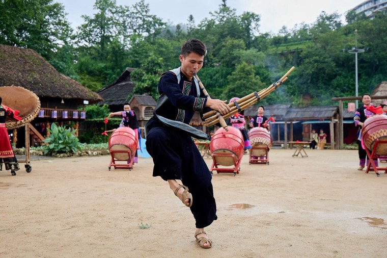 Không khí chơi lễ rộn ràng tại các thủ phủ du lịch “hot” nhất từ Nam chí Bắc ảnh 1