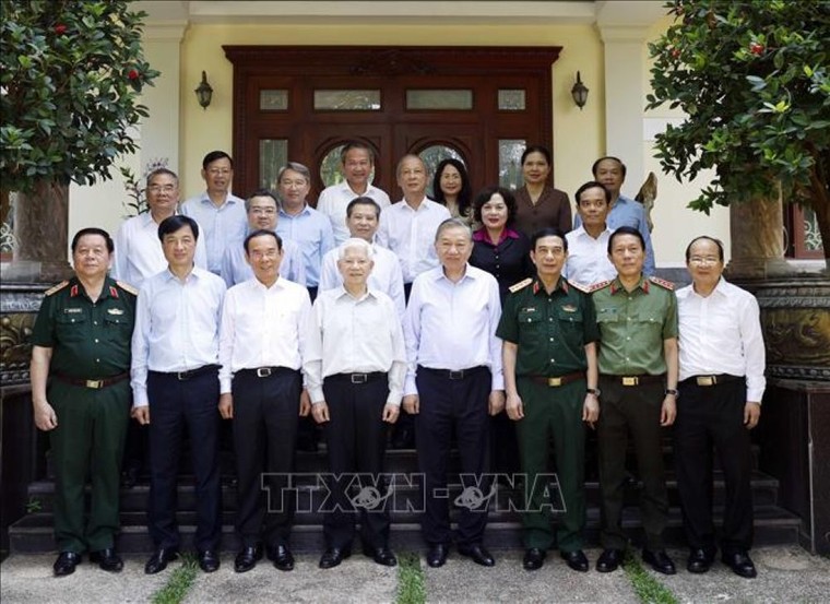 Tổng Bí thư, Chủ tịch nước Tô Lâm thăm các đồng chí nguyên lãnh đạo Đảng, Nhà nước và Mẹ Việt Nam Anh hùng ảnh 1