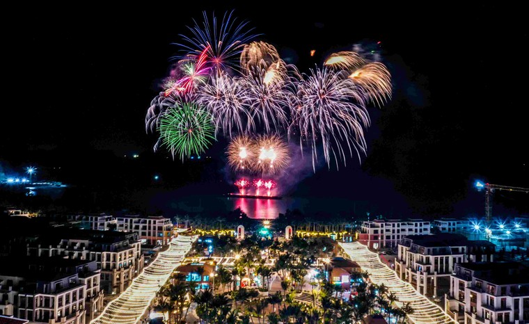 Không khí chơi lễ rộn ràng tại các thủ phủ du lịch “hot” nhất từ Nam chí Bắc ảnh 2