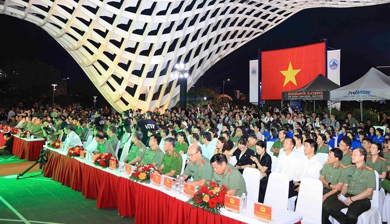 Khai mạc chuỗi sự kiện “Tổ quốc bình yên”: Lan tỏa giá trị văn hóa, khơi dậy niềm tự hào dân tộc ảnh 2