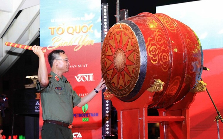 Khai mạc chuỗi sự kiện “Tổ quốc bình yên”: Lan tỏa giá trị văn hóa, khơi dậy niềm tự hào dân tộc ảnh 1