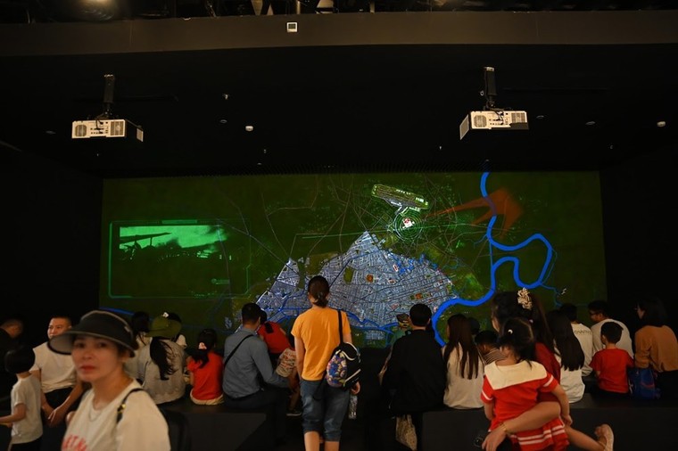 Ngược thời gian về với những “nhân chứng” lịch sử tại Bảo tàng Lịch sử Quân sự Việt Nam ảnh 5