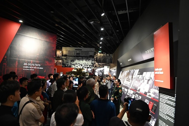 Ngược thời gian về với những “nhân chứng” lịch sử tại Bảo tàng Lịch sử Quân sự Việt Nam ảnh 4