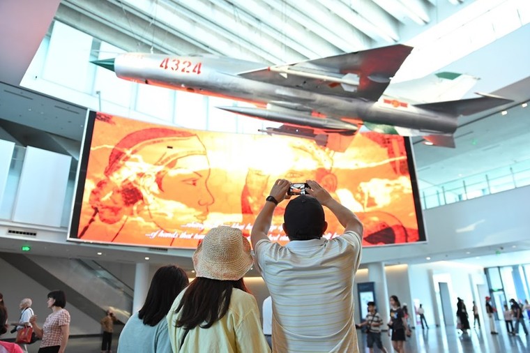 Ngược thời gian về với những “nhân chứng” lịch sử tại Bảo tàng Lịch sử Quân sự Việt Nam ảnh 2