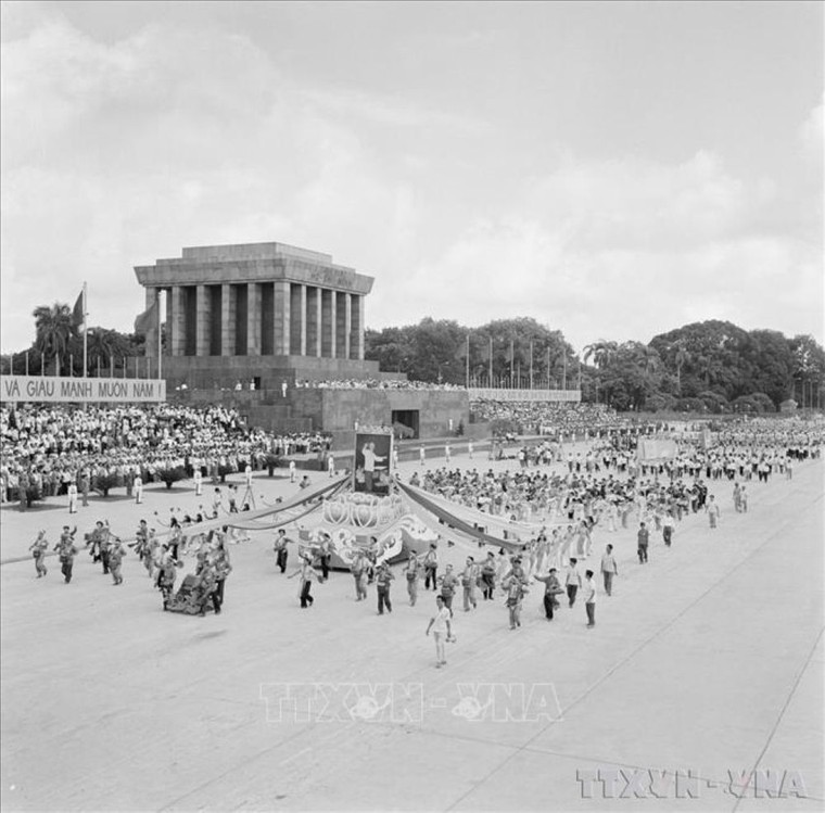 51 năm thống nhất đất nước: Đảng ta muôn vạn tấm lòng, niềm tin ảnh 1