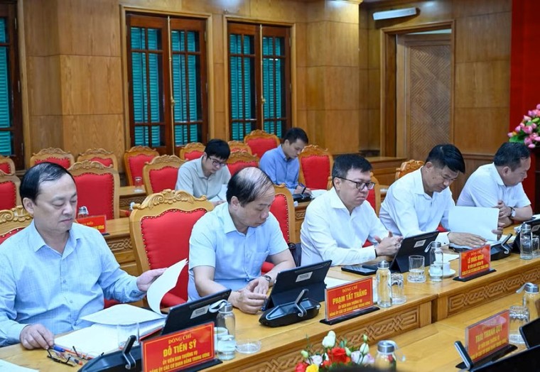 Gương mẫu tổ chức thực hiện có hiệu quả các nghị quyết, kết luận của Trung ương ảnh 2