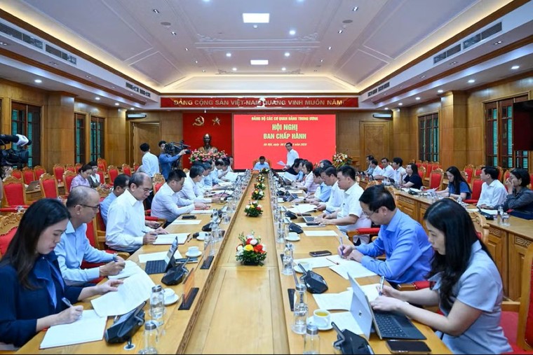 Gương mẫu tổ chức thực hiện có hiệu quả các nghị quyết, kết luận của Trung ương ảnh 5