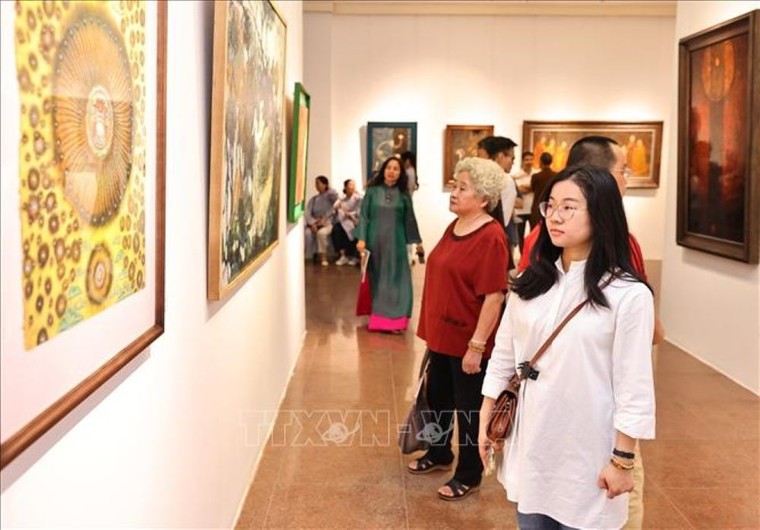 Nghệ thuật kết nối cái đẹp với ánh sáng từ bi, trí tuệ của Đạo Phật ảnh 3
