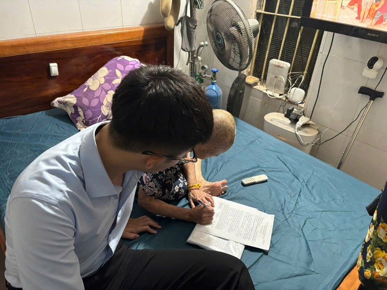 Chứng thực ủy quyền lĩnh lương hưu, trợ cấp BHXH tại nhà cho người cao tuổi ở Hà Nội ảnh 1