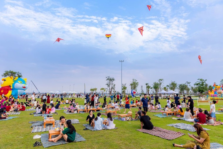Nhà phố hơn 200m² giá ngang căn hộ trung tâm: “Nghịch lý hấp dẫn” chỉ có tại Vinhomes Golden City ảnh 2