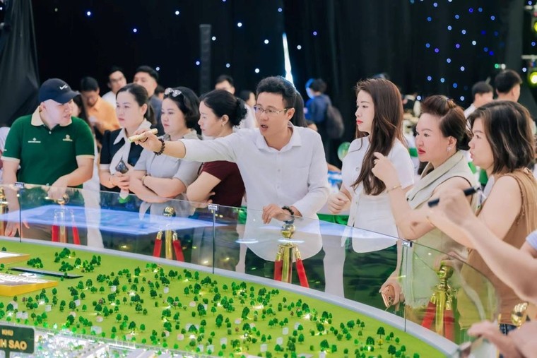 Nhà phố hơn 200m² giá ngang căn hộ trung tâm: “Nghịch lý hấp dẫn” chỉ có tại Vinhomes Golden City ảnh 1