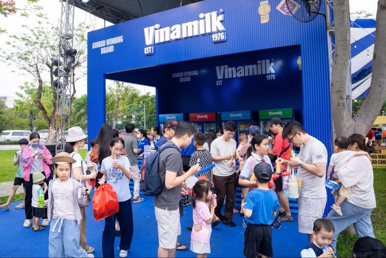 Vinamilk cùng trẻ em tận hưởng ngày hội mùa hè tại Phú Mỹ Hưng ảnh 1