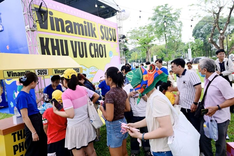 Vinamilk cùng trẻ em tận hưởng ngày hội mùa hè tại Phú Mỹ Hưng ảnh 2