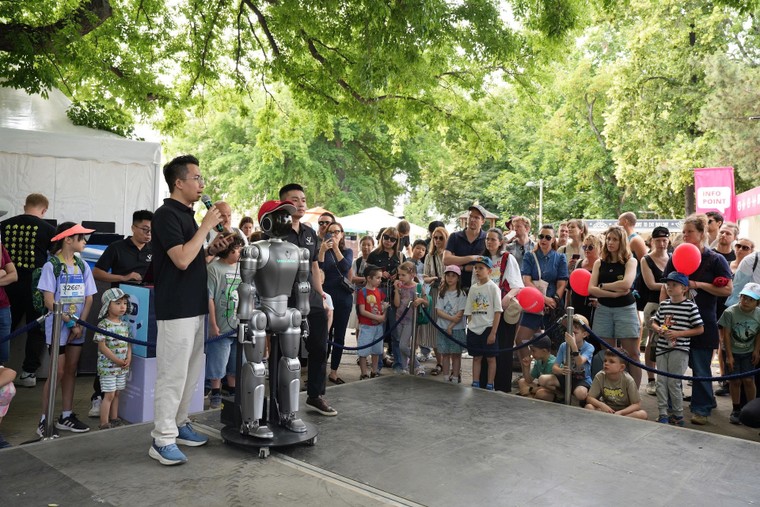 VinDynamics lần đầu ra mắt robot hình người tại hai sự kiện công nghệ hàng đầu thế giới ảnh 1