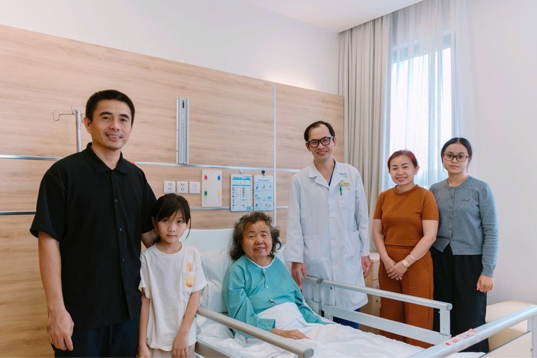 Áp dụng phác đồ đa mô thức, Vinmec Central Park phẫu thuật thành công ca u não phức tạp cho bệnh nhân Campuchia ảnh 1