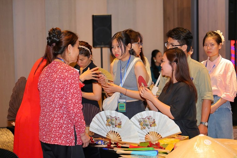 Hà Nội khởi động chương trình phát triển thủ công đương đại từ di sản làng nghề ảnh 2