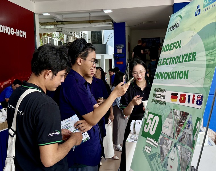 Ngành khoa học, kỹ thuật và STEM trở thành lựa chọn của nhiều thí sinh ảnh 1