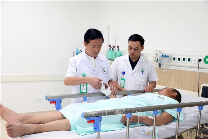 Bệnh viện Hữu nghị Việt Đức cơ sở Ninh Bình tiếp nhận gần 2.200 lượt khám sau hơn 1 tuần hoạt động ảnh 2