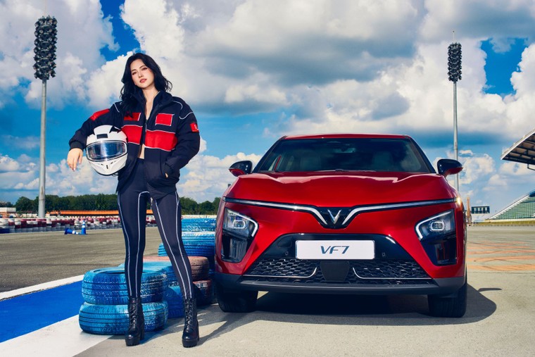 VinFast VF 7: Mẫu xe đúng “gu” công nghệ của người dùng trẻ ảnh 1