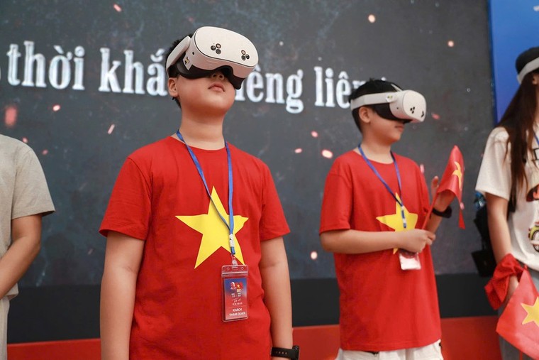 Đến Dinh Độc Lập để “Trở về thời khắc thiêng liêng” ảnh 1