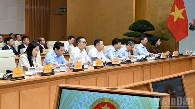 Củng cố ổn định vĩ mô, bảo đảm các cân đối lớn của nền kinh tế ảnh 1