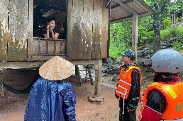 Mưa lớn gây ngập, sạt lở, chia cắt nhiều khu vực ở Quảng Trị và Huế ảnh 1