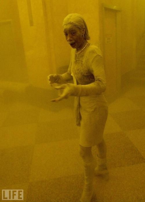 Những khoảnh khắc khó quên trong vụ khủng bố chấn động Mỹ ảnh 8