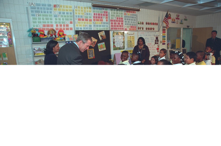 Tổng thống Bush đã làm gì trong ngày 11/9/2001 ảnh 1