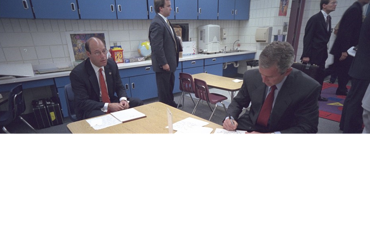 Tổng thống Bush đã làm gì trong ngày 11/9/2001 ảnh 5