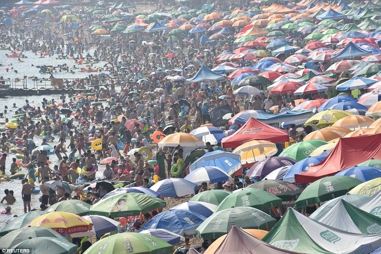 Cuoc song 'kho tho' vi qua tai dan so o Trung Quoc hinh anh 4