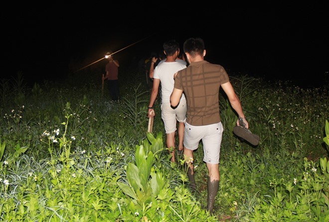 Hàng trăm người xuyên đêm truy lùng kẻ giết 4 bà cháu ảnh 3