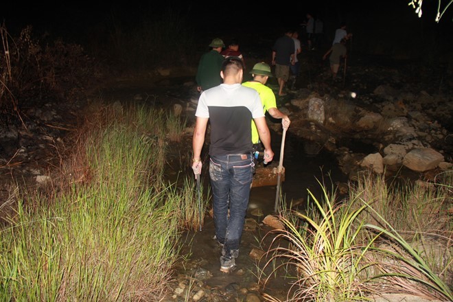 Hàng trăm người xuyên đêm truy lùng kẻ giết 4 bà cháu ảnh 6