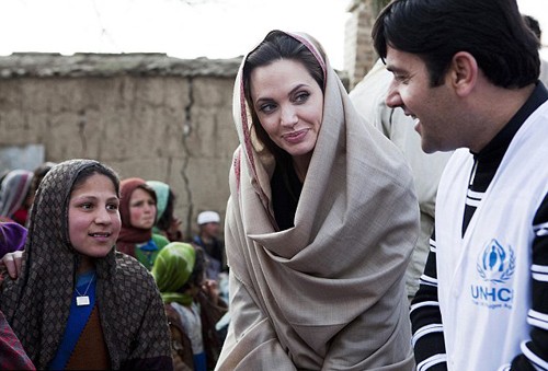 Brad Pitt lo đam mê chính trị của Angelina gây nguy hiểm cho các con ảnh 1