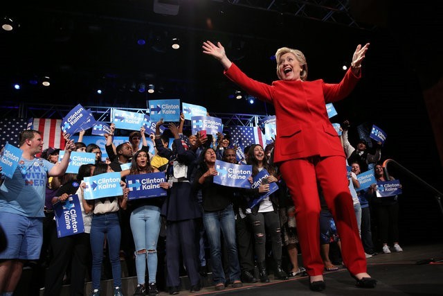 100 triệu lượt người xem Trump đấu khẩu với Clinton ảnh 17