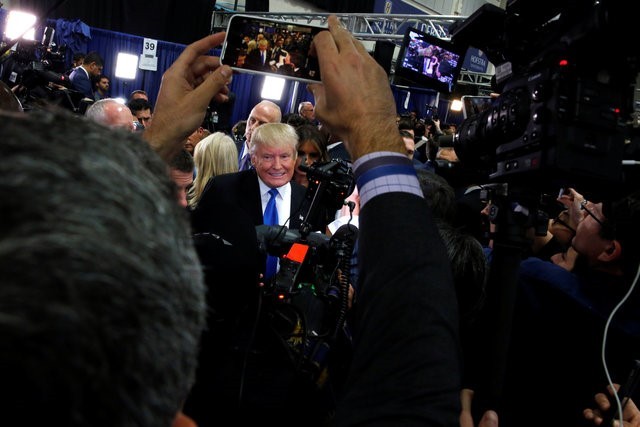 100 triệu lượt người xem Trump đấu khẩu với Clinton ảnh 16