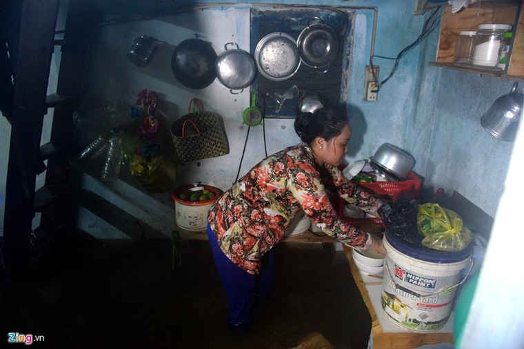 500.000 mỗi lượt đẩy ô tô qua chỗ ngập lụt ảnh 9