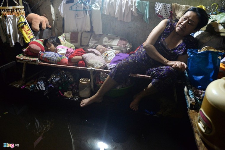 500.000 mỗi lượt đẩy ô tô qua chỗ ngập lụt ảnh 10