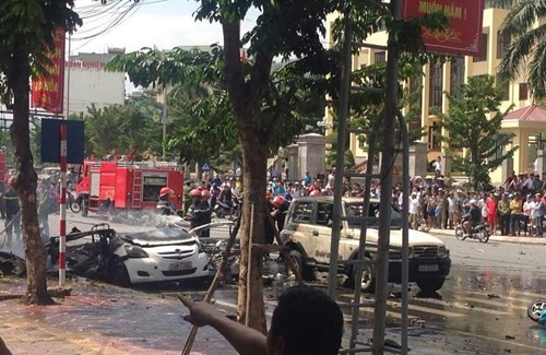 Taxi nổ tan nát trên phố, 2 người tử vong tại chỗ ảnh 2
