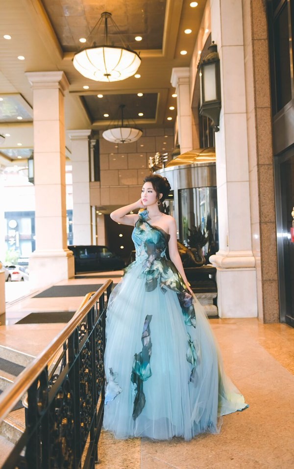 Hoa hậu Mỹ Linh hóa thân thành Lọ Lem ảnh 1