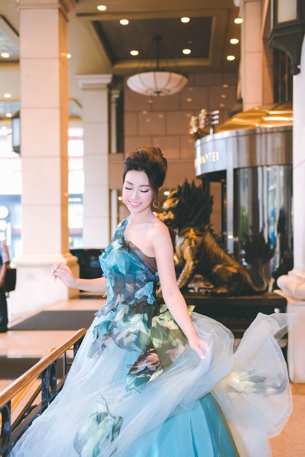 Hoa hậu Mỹ Linh hóa thân thành Lọ Lem ảnh 3