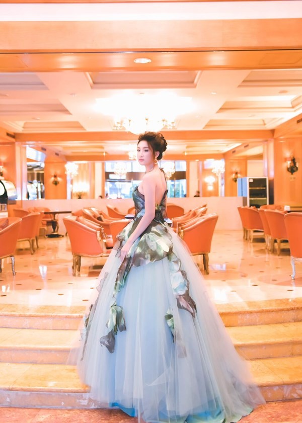 Hoa hậu Mỹ Linh hóa thân thành Lọ Lem ảnh 6