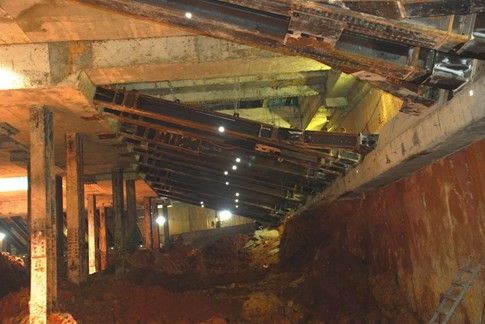 Cận cảnh Metro đầu tiên dưới lòng đất... Sài Gòn ảnh 5