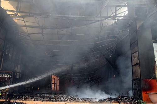 Cháy quán karaoke lớn nhất Tiền Giang, khách chạy tán loạn ảnh 2