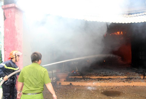 Cháy quán karaoke lớn nhất Tiền Giang, khách chạy tán loạn ảnh 1