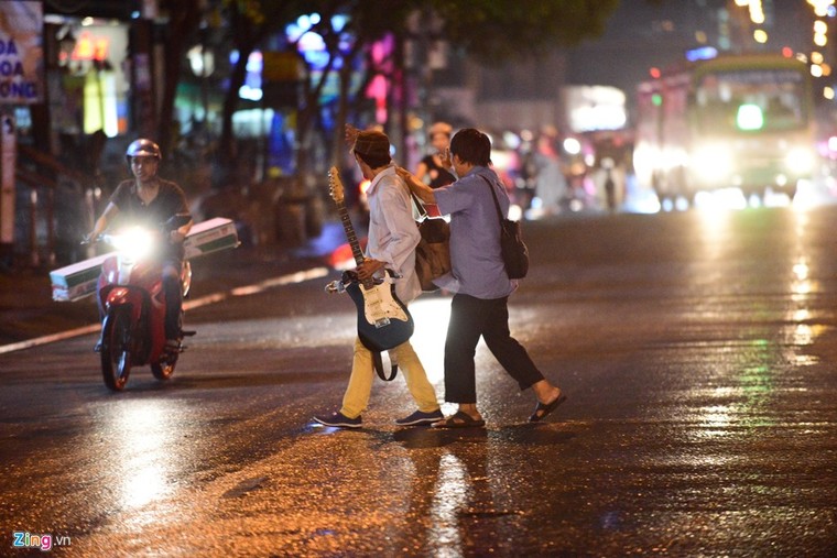 Kẹt xe hàng giờ không nhúc nhích ở Sài Gòn ảnh 8