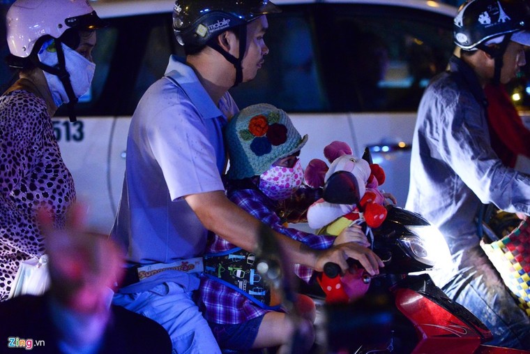 Kẹt xe hàng giờ không nhúc nhích ở Sài Gòn ảnh 3