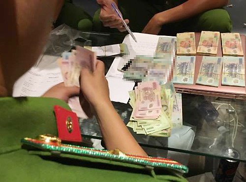 Gần trăm cảnh sát bao vây động lắc của dân chơi Sài Gòn ảnh 1