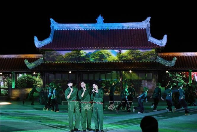 Chương trình nghệ thuật 'Khát vọng hòa bình' trên vùng đất thiêng Quảng Trị ảnh 2