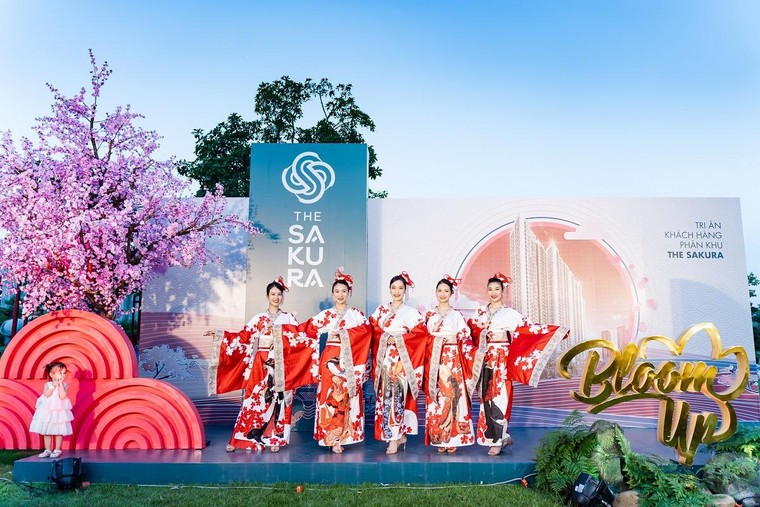 “Cơn mưa quà tặng” tại sự kiện tri ân khách mua căn hộ The Sakura ảnh 1